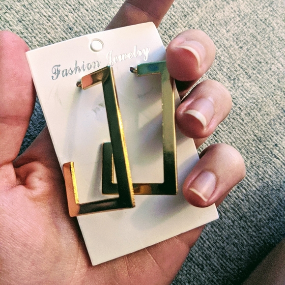 Geometric gold hoop earrings - Picture 4 of 7